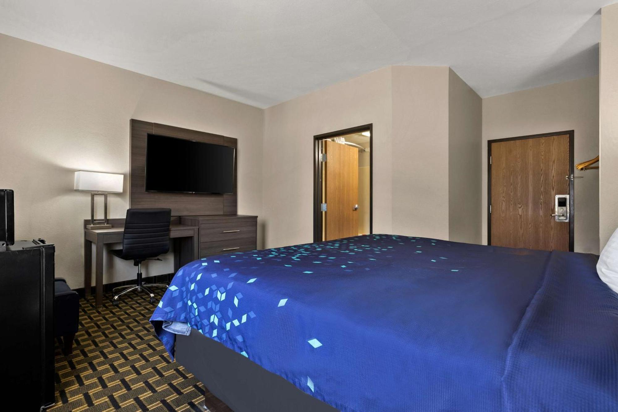 Surestay Plus Hotel By Best Western Tulsa East Exterior photo