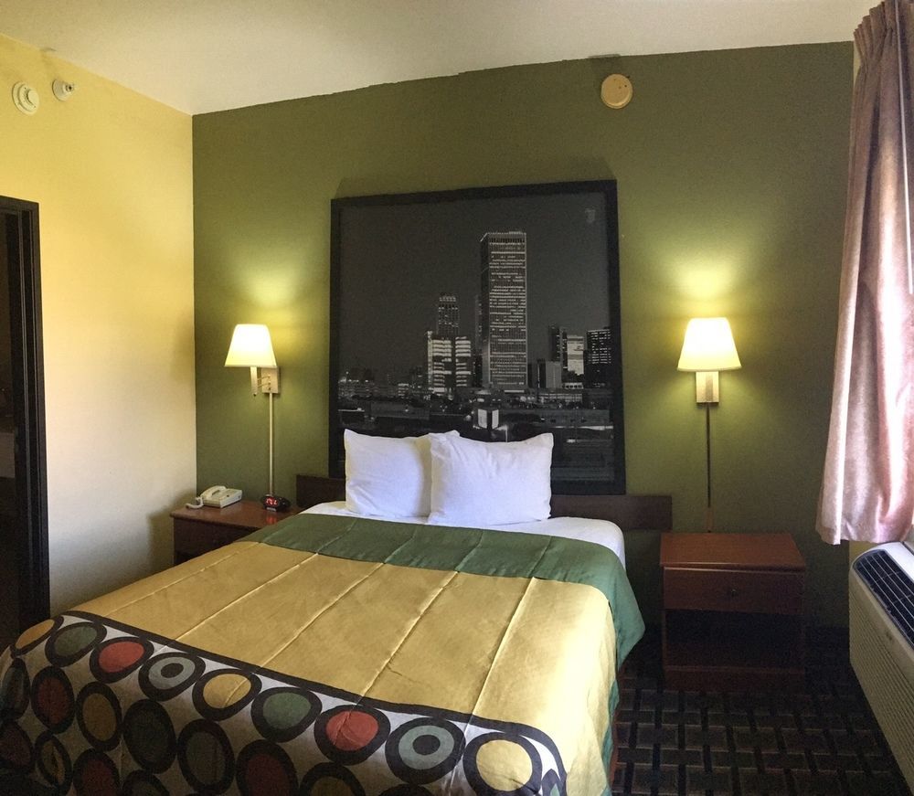 Surestay Plus Hotel By Best Western Tulsa East Room photo