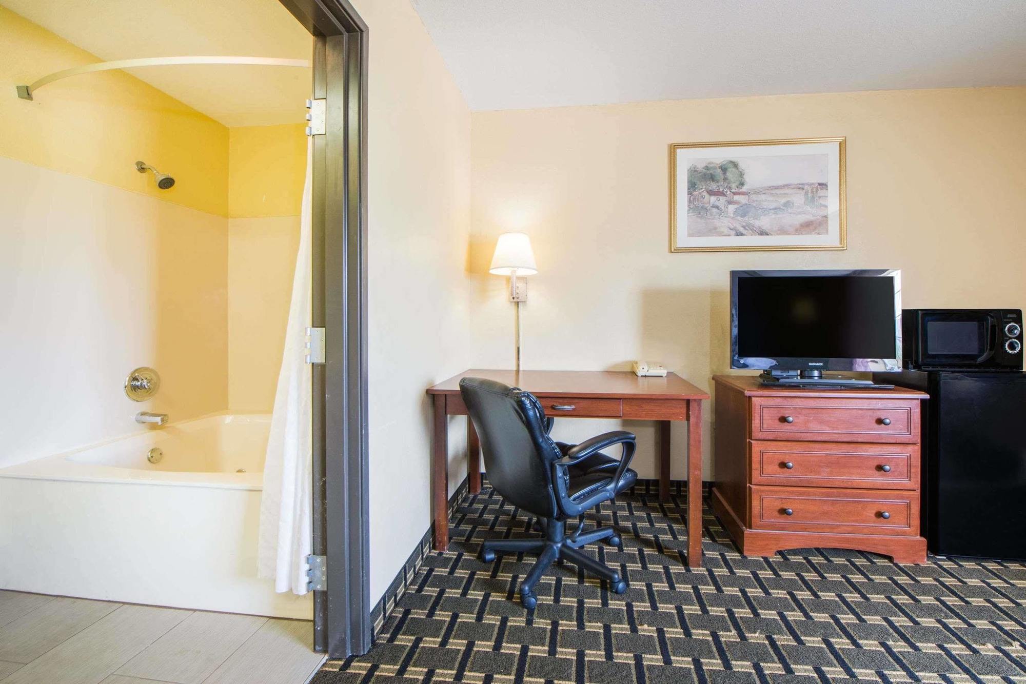 Surestay Plus Hotel By Best Western Tulsa East Exterior photo
